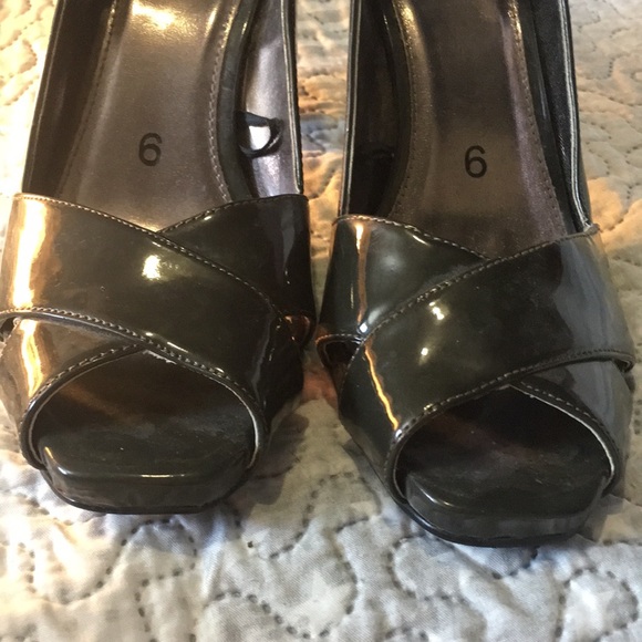 Green open toe heels - Picture 3 of 7